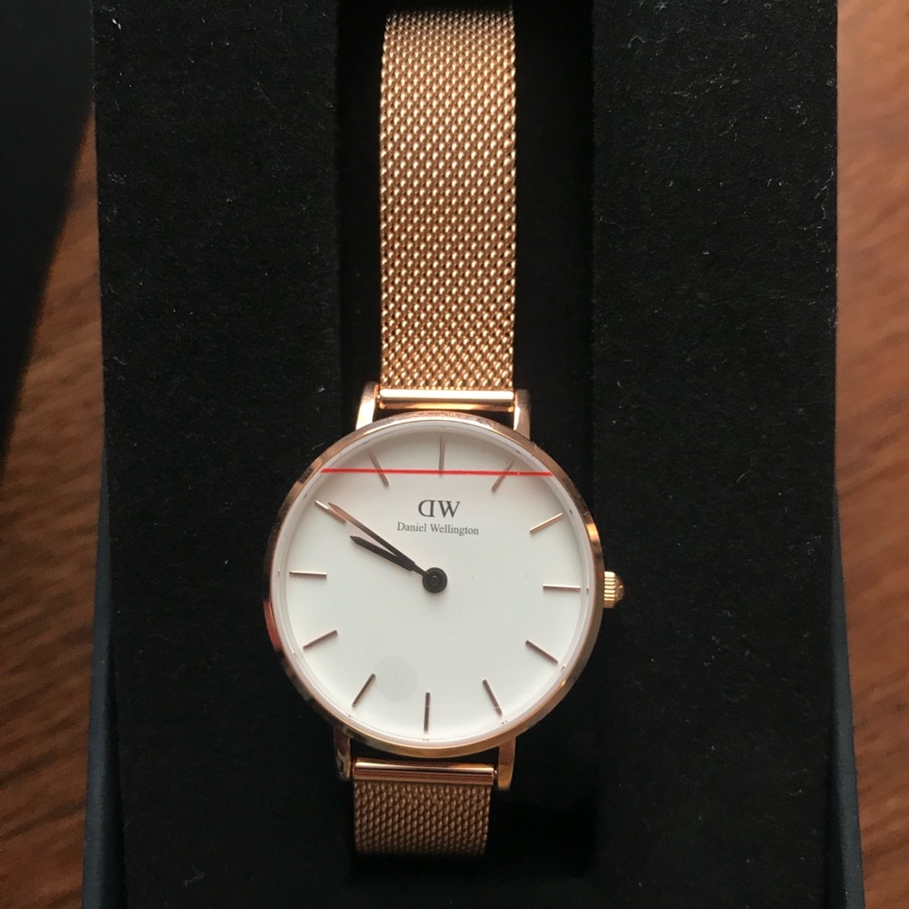 Daniel Wellington Petite Melrose 28mm Gold - Picture 7 of 7